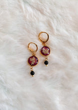 Load image into Gallery viewer, Queen Anne's and Onyx